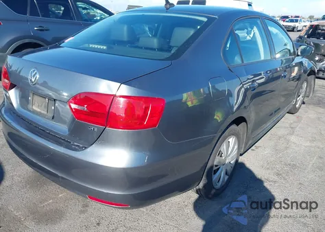 2014 Volkswagen Jetta 1.8T Se z USA, uszkodzony, nr VIN 3VWD17AJ9EM270912